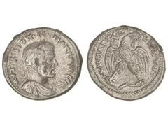 Tetradracma. 217-218 d.C. MACRINO. SIRIA. Anv.: Busto laureado a derecha. Rev.: Águila de frente con alas extendidas. 12,41 grs. AR. (Manchitas). GIC-2948. MBC/MBC+.