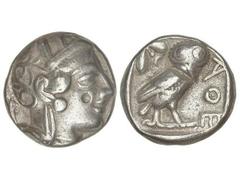 Tetradracma. 449-413 a.C. ATENAS. Anv.: Cabeza de Atenea con casco a derecha. Rev.: Lechuza en pie a derecha, detrás creciente y rama de olivo, delante A¶E. 16,82 grs. AR. (Marca redonda en anverso y 