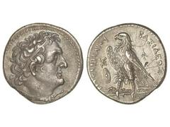 Tetradracma. 289-288 a.C. PTOLOMEO I SOTER. EGIPTO. Anv.: Cabeza diademada a derecha. Rev.: Águila en pie a izquierda sobre fulmen, en el campo símbolos, detrás y delante leyenda. 13,98 grs. AR. Pátin
