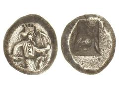 GREEK COINS Siglos. 450-330 a.C. PERÍODO DE ARTAJERJES I a DARÍO III. LYDIA. ASIA MENOR. Anv.: Rey barbado y arrodillado a derecha con arco y puñal. Rev.: Rectángulo incuso. 5,49 grs. AR. Muy buen cen