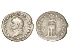 ROMAN COINS: ROMAN EMPIRE Denario. Acuñada el 80 d.C. TITO. Anv.: IMP. TITVS CAES VESPASIAN AVG. P. M. Cabeza laureada a izquierda. Rev.: TR. P. IX IMP. XV COS. VIII P. P. Delfín encima de trípode. 3,