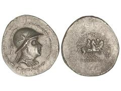 Tetradracma. 170-145 a.C. EUKRÁTIDES I MEGALOS. REINO DE BACTRIA E INDO-GRECIA. PUSHKALAVATI. Anv.: Busto revestido y con casco, adornado de oreja y cuerno de toro a derecha. Rev.: Los Dióscuros a cab
