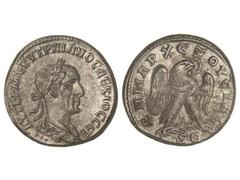 Tetradracma. Acuñada el 249-251 d.C. TRAJANO DECIO. SELEUCIS y PIERIA. Anv.: Busto laureado a derecha, alrededor leyenda. Rev.: Águila en pie a derecha, alrededor leyenda. 12,37 grs. AR. Tres puntos b