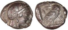 Attique - Athènes - Tétradrachme (449-413 av. J.-C.) A/ Tête d'Athéna à droite, coiffée du casque attique à cimier. R/ ΑΘΕ. Chouette debout à droite, la tête de face. Le tout dans les restes d'un carr