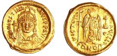 BYZANTIAN COINS Justinien 1er - Solidus (527-563, Constantinople) A/ D N IVSTINIANVS PP AVG. Buste de face casqué tenant une haste derrière la tête. R/ VICTORI AVGGG. (Thetra). Ange de face tenant un 
