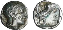 Attique - Athènes - Tétradrachme (449-413 av. J.-C.) A/ Tête d'Athéna à droite, coiffée du casque attique à cimier. R/ ΑΘΕ. Chouette debout à droite, la tête de face. Le tout dans les restes d'un carr