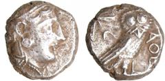 Attique - Athènes - Tétradrachme (350-306 av. J.-C.) A/ Tête d'Athéna à droite, coiffée du casque attique à cimier. R/ ΑΘΕ. Chouette debout à droite, la tête de face. Le tout dans les restes d'un carr