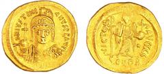 BYZANTINE COINS Justinien 1er - Solidus (527-563, Constantinople) A/ D N IVSTINIANVS PP AVG. Buste de face casqué tenant une haste derrière la tête. R/ VICTORI AVGGG. (Thetra). Ange de face tenant un 