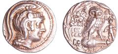 GREEK COINS Attique - Athènes - Tétradrachme de style nouveau (138/137 av. J-C) A/ Tête d'Athéna à droite, coiffée du casque attique à cimier, orné d'un griffon bondissant. R/ AΘΕ / ΦANO - KΛHΣ / AΠOΛ
