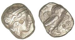 ATTIQUE - Athènes - Tétradrachme (350-306 av. J.-C.) Ar ; 15.94 gr ; 20 mm A/ Tête d'Athéna à droite, coiffée du casque attique à cimier, orné de trois feuilles d'olivier et d'une palmette avec collie