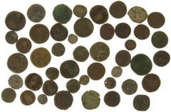 Ancient coins in lots - Small collection of appr. 45 ancient mainly Roman coins, mainly bronzes (Asses, Dup. and Sestertii) but also 3 Republican Denarii and appr 5. other silver coins - avg. F