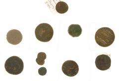 Ancient coins in lots - Nice lot of 8 Roman bronzes including 3 x Quadrans of Vespasianus (Rudder on globe/caduceus), 2 Sestertii (including Traianus, Danuvius), 2 x Dupondius and 1 x As of Caligula (