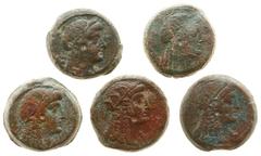 Ancient coins in lots - A very mixed collection of 34 ancient coins in silver and bronze, including some Denarii (ao. 2 x Republic, Vespasianus etc.), Drachms (2 x Seleukid, 1 x Macedonia), a Corinthi