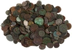 Ancient coins in lots - A mixed lot of about 220 ancient coins, mainly bronze but also a few silver, Folles, Antoniniani, Asses, Dupondii, Sestertii, etc.etc. - very nice lot for the starting collecto