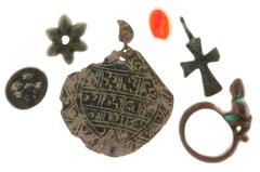 Ancient coins in lots - A small lot with mainly bronze artefacts including a small cross, a decorative pendant (Arabic), a ring and also an intaglio with inscription of a fish-like animal