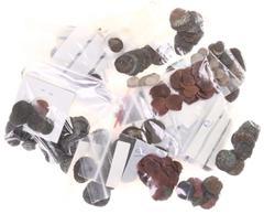 World Coins (boxes) Munten buitenland in doosjes - Arabische Rijken - Mixed lot of copper coins of different Islamic dynasties, incl. Sultans of Dehli (50); Juchid (70); Armenia (10); Byzantium (20+20