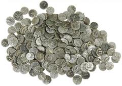 Ancient coins in lots Ancient India - Indo-Scythians - A large and interesting lot with AR/billon drachms: Azilises, c.57-35 BC, King mounted with spear / city deity, (Senior type 56 ); Azes (I&II), c