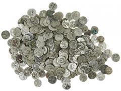 Ancient coins in lots Ancient India - Indo-Scythians - A large and interesting lot with AR/billon drachms: Azilises, c.57-35 BC, King mounted with spear / city deity, (Senior type 56 ); Azes (I&II), c