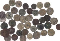 Ancient coins in lots Roman coinage - A lot Roman coins with 32 Antoniniani (Philippus I Arabs, Gallienus, Salonina etc. but also Carus) and 11 mainly small Folles - totally 43 coins in various grades