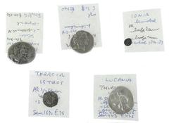Ancient coins in lots - Greek / Hellenistic coinage Greek / Hellenistic coinage - A small lot with Greek silver coins: a Stater of Lucania, Thurioi (Athena / bull), a Stater of Akarnania, Anaktorion (
