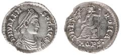 Roman Imperial Coinage Valens (364-378 n.Chr.) - AR Siliqua (Aquileia AD 375-8, 1.98 g) - D N VALENS P F AVG, diademed, draped and cuirassed bust right / VRBS ROMA, Roma seated left on cuirass, holdin