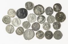 Ancient coins in lots - Roman coinage Ancient coins in lots - Roman coinage - An interesting lot Roman Denarii: Julia Domna (MATRI CASTRORVM), Hadrianus (AFRICA), Lucilla (VOTA PVBLICA in wreath), Mar