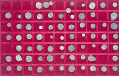 Ancient coins in lots Roman coinage - A lot with small Roman bronzes, many Folles 4th century, more than 15 AE4 pieces like Honorius, Arcadius etc., a few pieces later eras, several emperors and mints