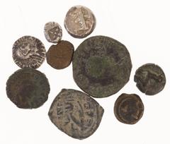 Ancient coins in lots Miscellaneous coinage - A small lot ancient coins: 2 Greek Roman coins (DACIA and Alexandrian Tetra Probus), a Persian Siglos, a Greek Diobol, an Indo-Scythian Drachm etc. - in t