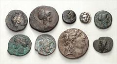 LOTS DER ANTIKE GRIECHEN. Allgemein: Silber- und Bronzemünzen. 9 Prägungen, (2 Ag, 7 Bronzen 15mm-25mm) PHRYGIEN / Apamaea, LYKIEN unter Perikles, PAMPHYLIEN / Side, PISIDIEN / Selge (Ag-Trihemiobol),