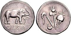 RÖMER IMPERATORISCHE PRÄGUNGEN. GAIUS IULIUS CAESAR 100-44 v. Chr. Denar (49/48 v.Chr.) 3,56g, Feldmünzstätte. Elefant schreitet n.r. und tritt auf Schlange; unten CAESAR / Sakralgerät. Cr. 443/1, BMC
