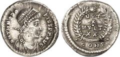 RÖMER RÖMISCHES KAISERREICH. THEODOSIUS I. 379-395. Siliqua 1,82g, Konstantinopel. Drapierte Büste mit Diadem n. l. DN THEODOSIVS PF AVG / VOT X MVLT XX im Kranz, im Abschnitt CON. RIC 87a. .