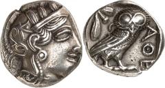ATTIKA ATHEN. Tetradrachmon (430/412 v.Chr.) 14,9g. Kopf der Athena im korinth. Helm n. r., Auge v. vorn / A?? Eule steht n. r., im Feld Mondsichel und Olivenzweig. SNG Cop. 31ff. BMC.62