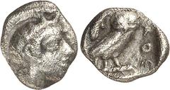 GRIECHEN ATTIKA. ATHEN. Obolos (1/12 Stater) (um 470 v.Chr.) 0,60g. Behelmter Athenakopf n.r. / AQE Eule steht n.r. Svor. 9/36, Starr 32d. SNG Tübingen 1637 BMC.96-100.