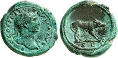 RÖMER RÖMISCHES KAISERREICH. TRAIANUS 98-117. AE-Quadrans (109/117) 3,37g, Rom. Büste mit Pallium hinterm Hals und mit Lorbeerkranz n.r. IMP CAES NERVA TRAIAN AVG / Wölfin von Lanuvium steht in Abwehr