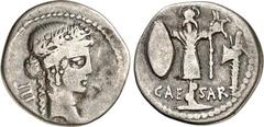 RÖMER IMPERATORISCHE PRÄGUNGEN. GAIUS IULIUS CAESAR 100-44 v. Chr. Denar (48/47 v.Chr.) 3,39g. Pietaskopf m. Eichenkranz n.r.; l. LII / CAE-SAR unter gallischem Tropaeum; r. Axt. Cr. 452/2, Syd. 1009,