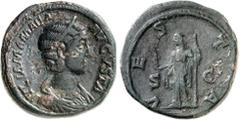 RÖMER RÖMISCHES KAISERREICH. Iulia Mamaea, Mutter des Sev. Alexander 222-235. AE-Sesterz (228) 24,43g. Drapierte Büste mit Diadem n. r. IVLIA MAMAE AVGV STA / VESTA SC Vesta steht n. l., hält Palladiu