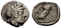 GRIECHISCHE MÜNZEN ATTIKA. ATHEN. Halbdrachmon bzw. Obol, 413-415 v. Chr. Kopf der Athena mit Helm n. r., auf dem Helmkessel drei Ölblätter. Rv. Eule n. r., l. Ölblatt (und Mondsichel?), r. ΑΘΕ. 0,65 