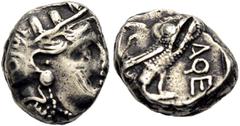 GRIECHISCHE MÜNZEN ATTIKA. ATHEN. Tetradrachmon, 300-229 v. Chr. Kopf der Athena mit scheibenförmigem Ohrring und Helm n. r., auf dem Helmkessel drei Lorbeerblätter und Ranke. Rv. ΑΘΕ Eule n. r. (Stem
