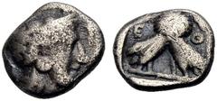 GRIECHISCHE MÜNZEN ATTIKA. ATHEN. AR Diobol. 297-255 v. Chr. Kopf der Athena n. r. Rv. (Α)/Θ/Ε Doppeleule mit zwei Körpern. 1,29 g., 10 mm. Svoronos, A. Tf. 21,57-62 vgl. Hoover, HGC 4, 1644. Knapp se