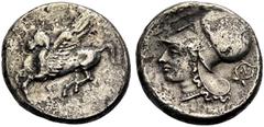 GRIECHISCHE MÜNZEN KORINTHIA. KORINTH. Stater, 4. Jh. v. Chr. Pegasos n.l. fliegend, darunter Koppa. Rv. Kopf der Athena mit korinthischem Helm l., dahinter N in Kranz aus zwei Ähren. 8,13 g. 21 mm. R