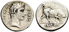 RÖMISCHE MÜNZEN KAISERZEIT. Augustus, 27 v. Chr. -14 n. Chr. Denar, 11-10 v. Chr. Lugdunum. Kopf mit L. n. r. AVGVSTVS / DIVI F. Rv. Stier n. r. stoßend. Im Abschnitt IMP XII. 3,76 g. 17 mm. RIC I²,54