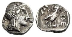 GRIECHISCHE MÜNZEN ATTIKA ATHEN Tetradrachmon, antike Imitation (?), 425-400 v. Chr. Athenakopf im attischen Helm mit Ranke und drei Ölblättern n.r. Rv. AΘE Eule n.r. stehend, Kopf von vorne, im Felde