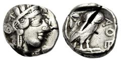 GRIECHISCHE MÜNZEN ATTIKA ATHEN Tetradrachmon, ca. 407 v. Chr. Athenakopf in archaischem Stil n. r. Rv. AΘE Eule n. r., im oberen l. Felde Ölzweig und Mondsichel. 17,31 g. Svoronos, A. Tf. 14,24 vgl. 