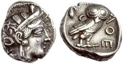 GRIECHISCHE MÜNZEN ATTIKA ATHEN Tetradrachmon, 430-425 v. Chr. Athenakopf im Helm mit Oelblättern und Ranke n.r. Rv. AΘE Eule n.r., Mondsichel und Olive mit zwei Blättern im Felde l. 17,10 g. Svoronos