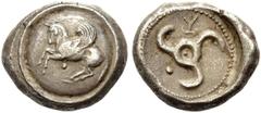 GRIECHISCHE MÜNZEN DYNASTEN IN LYKIEN Unbestimmte Dynasten, 500-400 v. Chr. Khinhaka ? Stater, 460-440 v. Chr. Pegasos auf einem Rundschild n.l. fliegend, zwischen den Beinen Punkt. Rv. Triskelis, obe