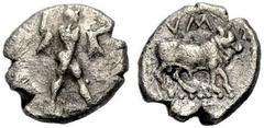 GRIECHISCHE MÜNZEN LUKANIEN SYBARIS Diobol, nach 440 v. Chr. Poseidon mit Dreizack n.r. Rv. VM Stier n.r. 1,24 g. SNG ANS 871. Selten. Sehr schön