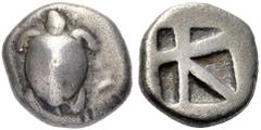 GRIECHISCHE MÜNZEN AIGINA Drachme, 480-457 v. Chr. Schildkröte. Rv. Fünfgeteiltes Quadratum incusum. 5,88 g. SNG Cop. 508 vgl. SNG Delepierre 1527. Seltenes Nominal. Sehr schön