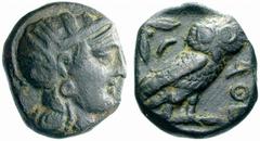 GRIECHISCHE BRONZEMüNZEN ATTIKA No.: 639 Schätzpreis/Estimate: EUR 400 d=23 mm ATHEN. Tetradrachmon, in Kupfer, 350-300. Athenakopf n. r. im attischen Helm mit Helmzier, der Helm geschmückt mit einer 