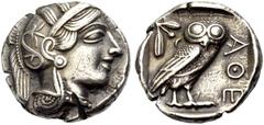 GRIECHISCHE MÜNZEN ATTIKA. ATHEN. Tetradrachmon, 435-420 v. Chr. Athenakopf im attischen Helm n.r., auf dem Helm Ranke und drei Olivenblätter. Rv. ΑΘΕ Eule n.r. stehend, Kopf von vorne, im Felde l. Mo