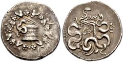GRIECHISCHE MÜNZEN MYSIEN. PERGAMON. Cistophor, 98-95 v. Chr. Cista mystica mit geöffnetem Deckel, aus dem Innern windet sich eine Schlange; aussen Efeukranz. Rv. Bogentasche zwischen zwei Schlangen; 